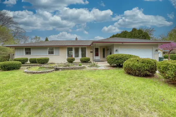 5890 Lakeview Dr, Greendale, WI 53129
