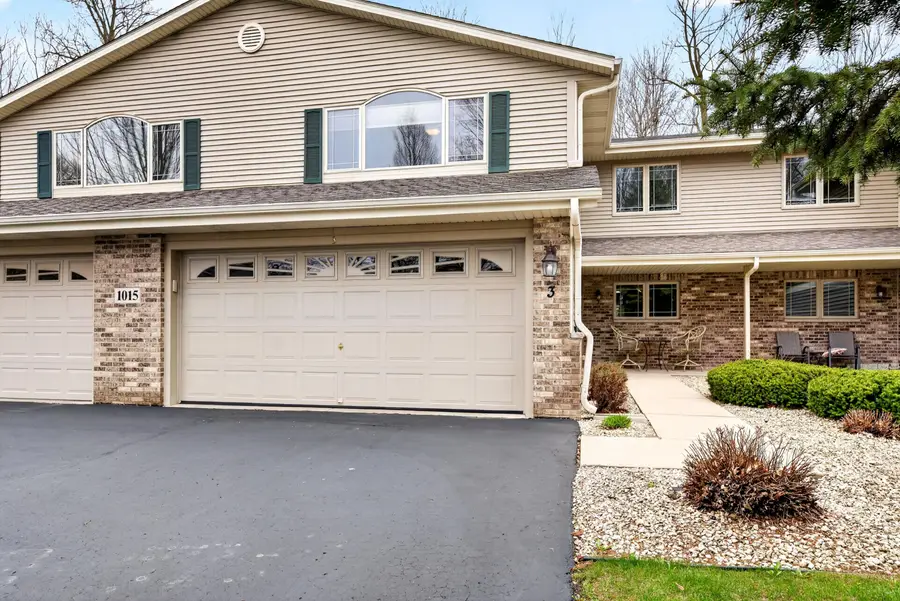 1015 Shadowood Cir, West Bend, WI 53095 - #2