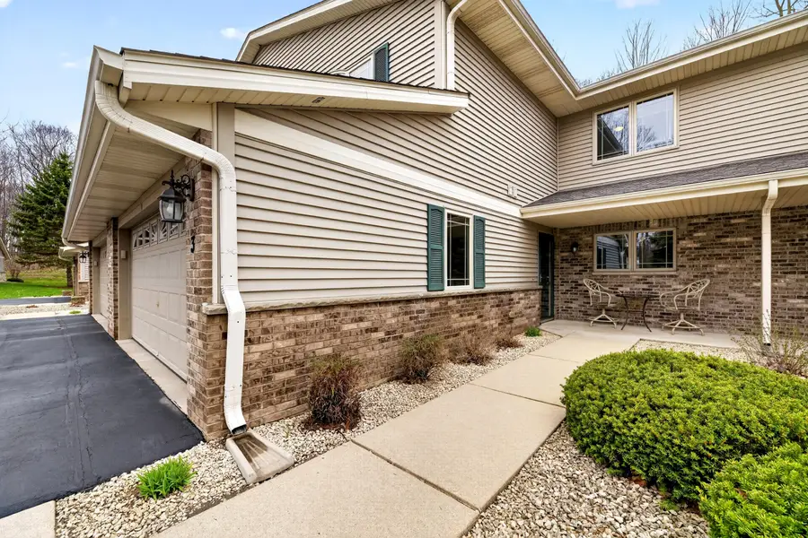 1015 Shadowood Cir, West Bend, WI 53095 - #3