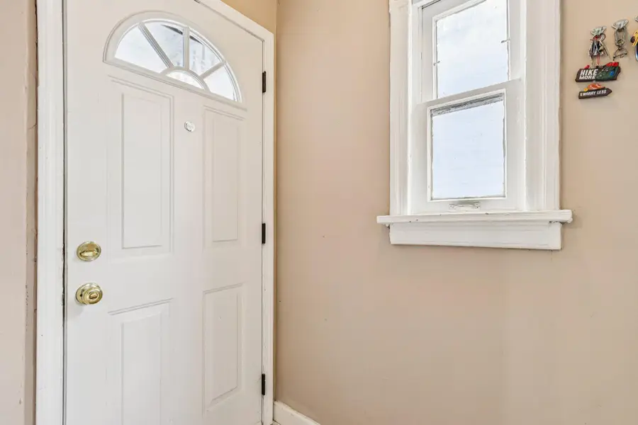 2557 N Gordon Pl, Milwaukee, WI 53212 - #2