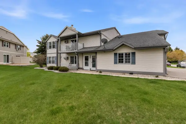 807 Worthington Ct, West Bend, WI 53090