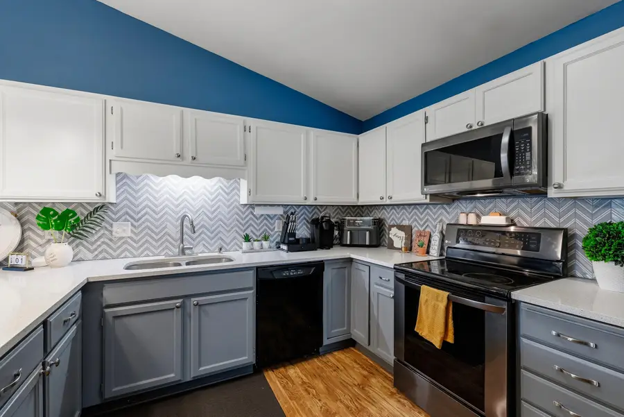 807 Worthington Ct, West Bend, WI 53090 - #2