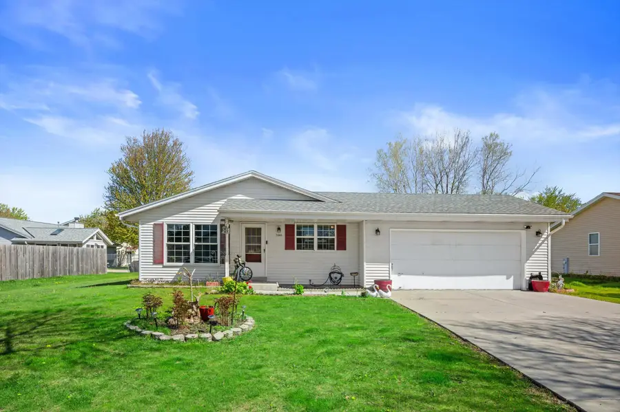3080 W Kimberly Ave, Greenfield, WI 53221 - #2