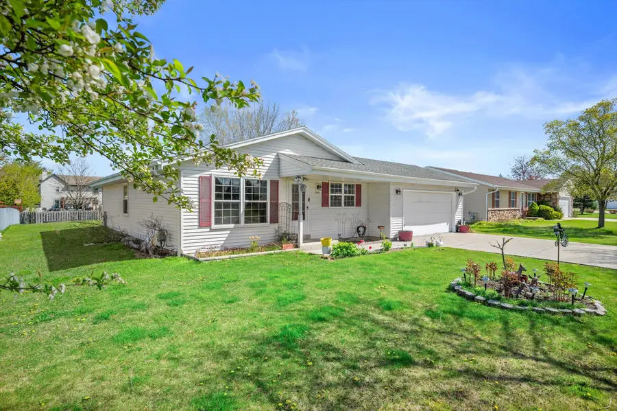 3080 W Kimberly Ave, Greenfield, WI 53221 - #3