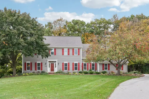 18160 Kestrel Ct, Brookfield, WI 53045