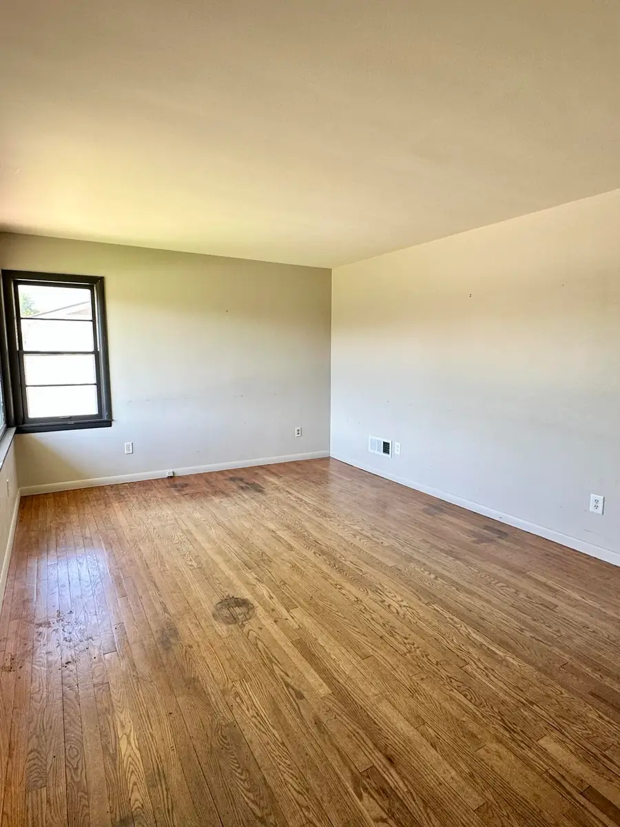 1037 Dewey St, Cassville, WI 53806 - #3