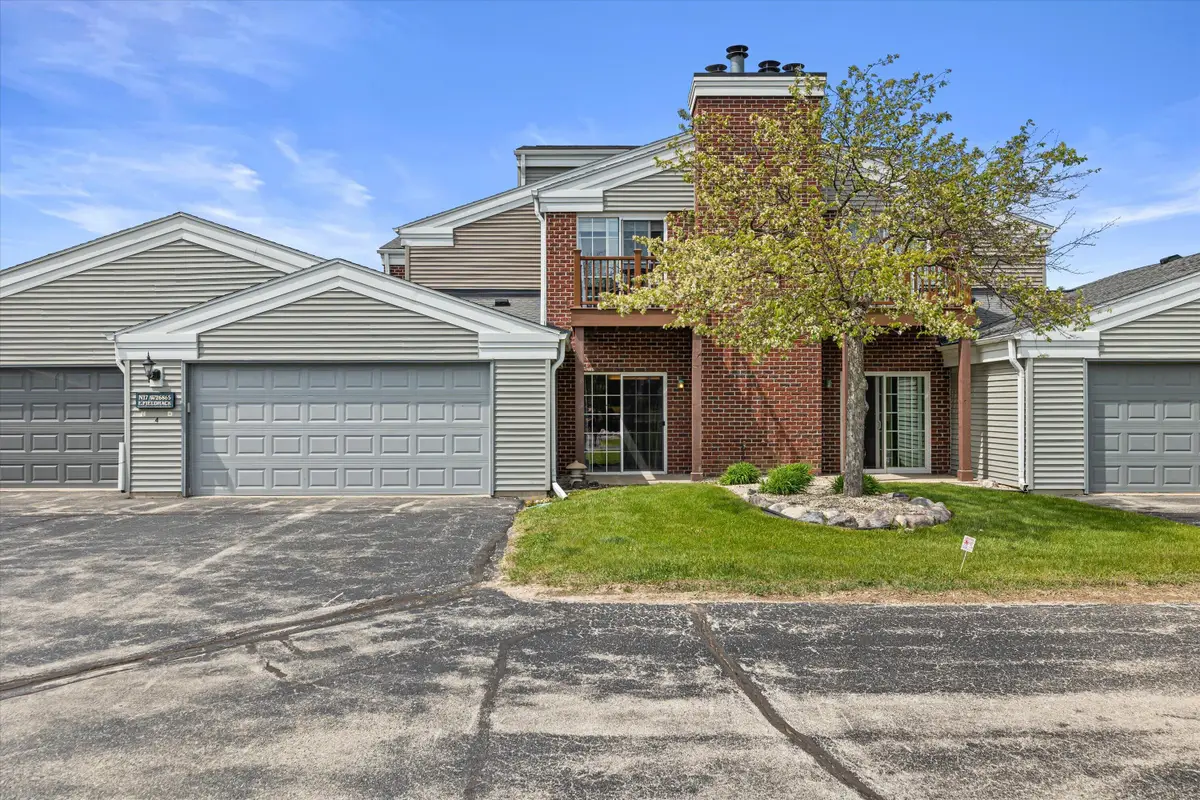 N17W26865 E Fieldhack Dr, Pewaukee, WI 53072 - #1