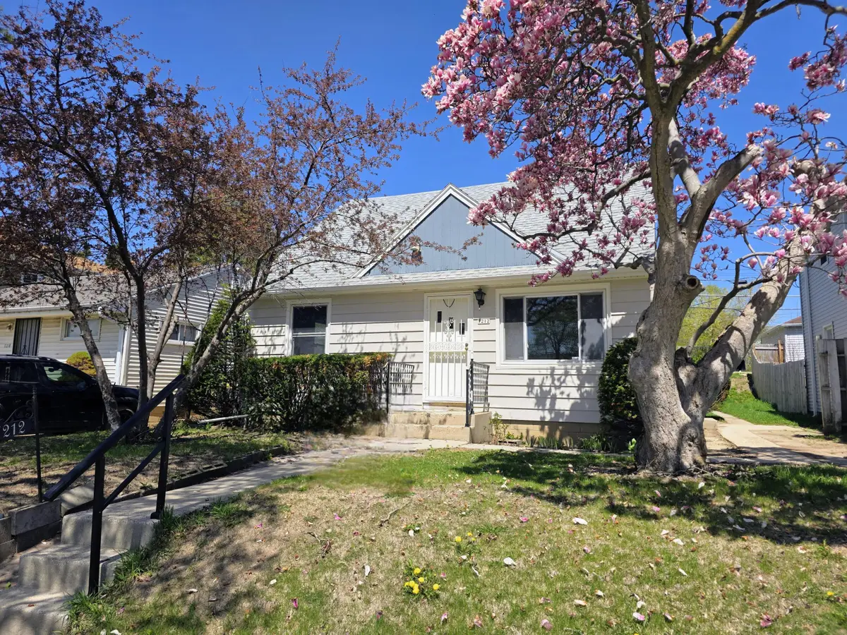 7212 W Silver Spring Dr, Milwaukee, WI 53218 - #1