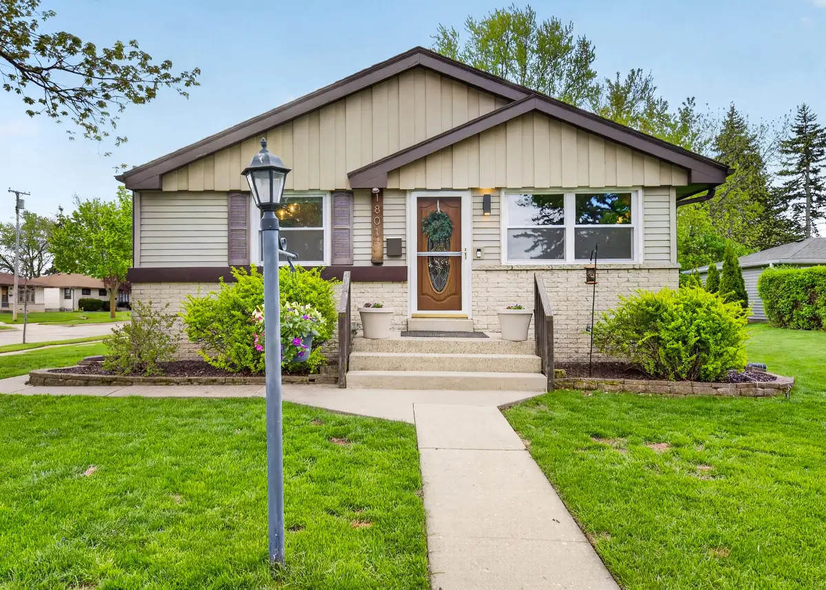 1801 W Kimberly Ave, Milwaukee, WI 53221 - #1