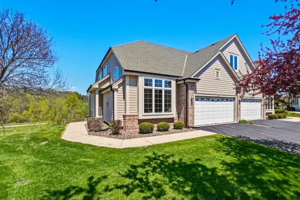 506 Spring Crest Cir, Waukesha, WI 53188