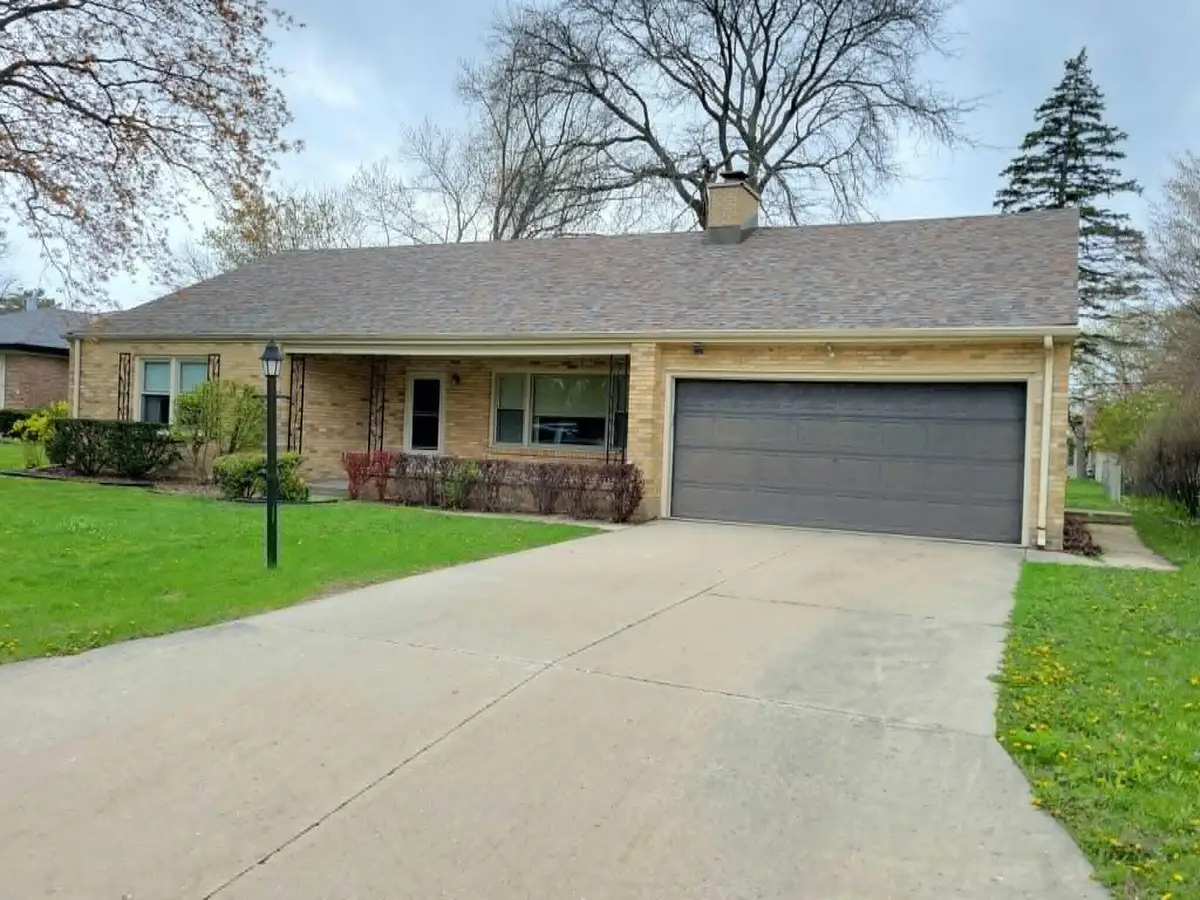 7275 N Navajo Ave, Glendale, WI 53217 - #1