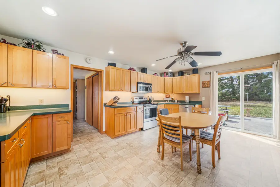 323 S Heritage Dr, Oostburg, WI 53070 - #2