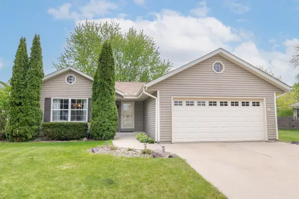 1321 E Maass Dr, Oak Creek, WI 53154