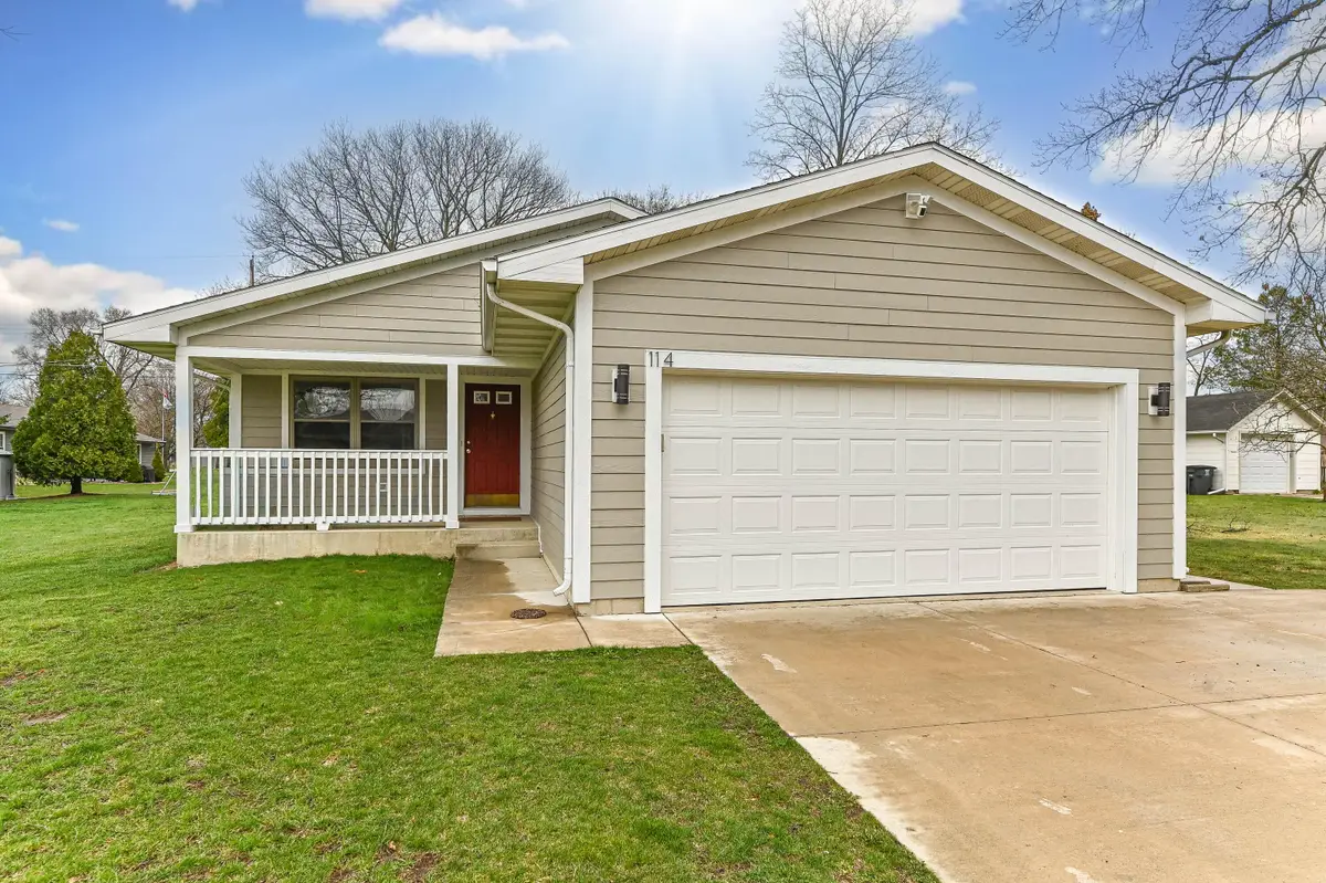 114 E Spruce St, Silver Lake, WI 53170 - #1