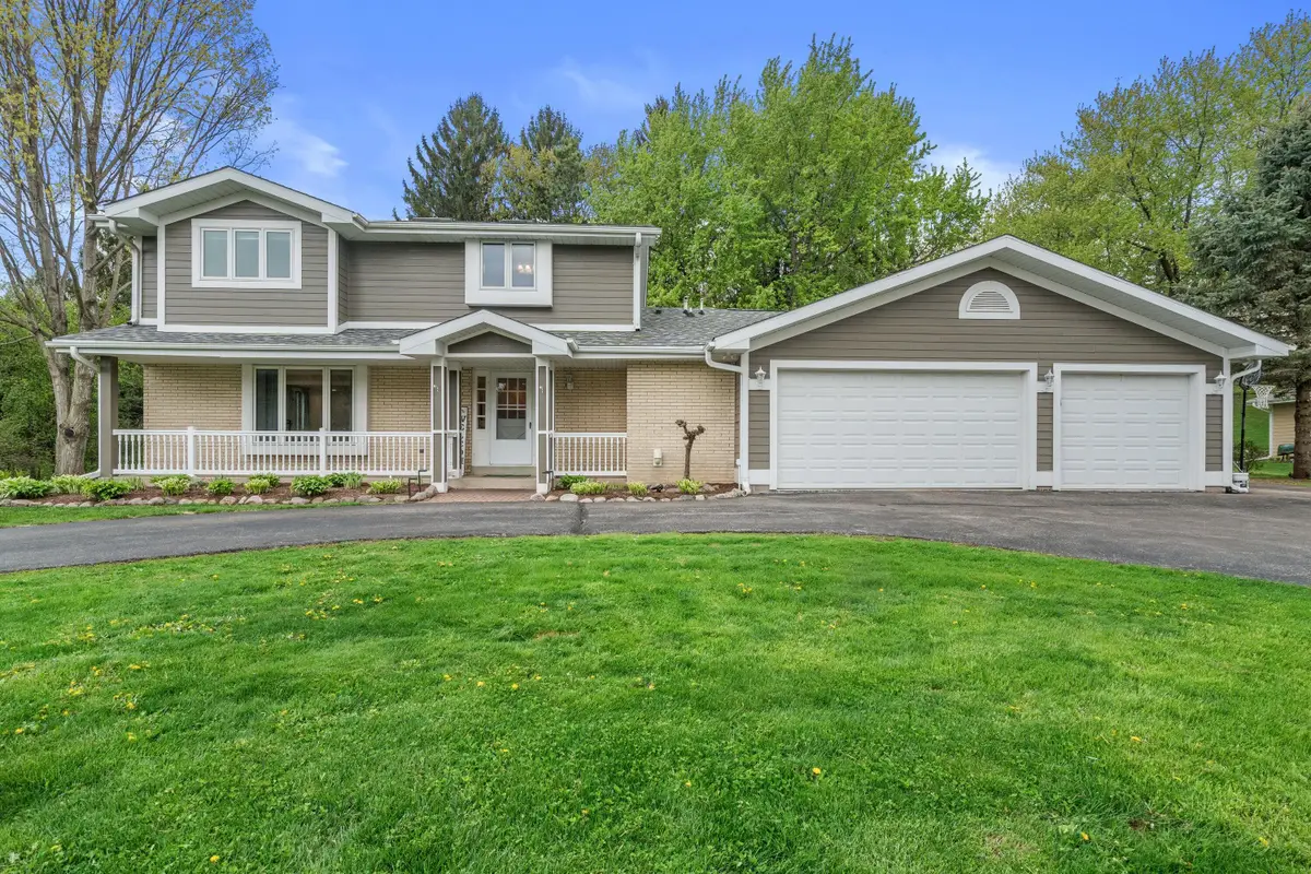 N51W35827 Hillcrest Ct, Oconomowoc, WI 53066 - #1