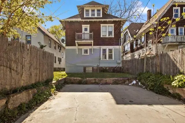 2560 N 41st St, Milwaukee, WI 53210 - #2