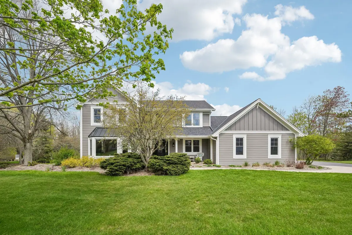 1722 W Thrush Ln, Mequon, WI 53092 - #1