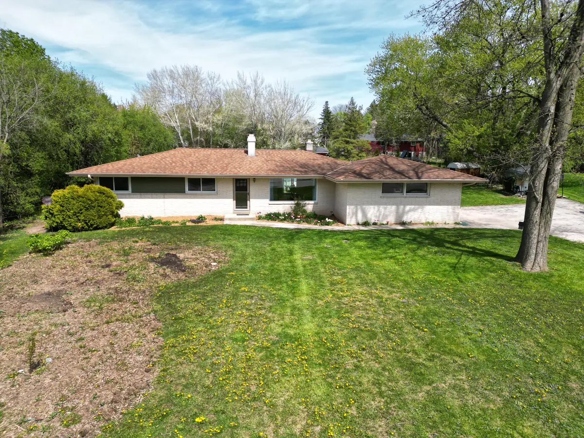 N68W13722 Bay Ridge Ct, Menomonee Falls, WI 53051 - #1