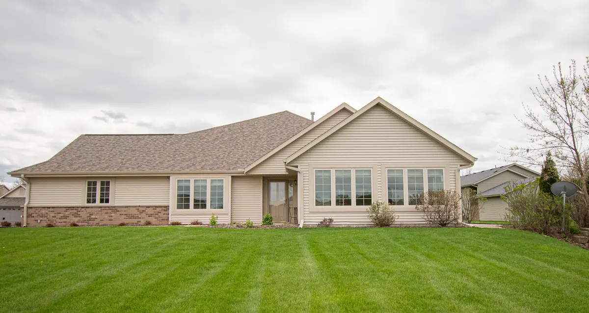W197N17085 Stonewall Dr, Jackson, WI 53037 - #1