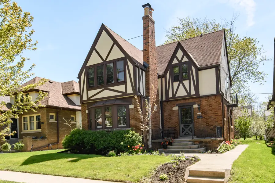 2844 N Hartung Ave, Milwaukee, WI 53210 - #2