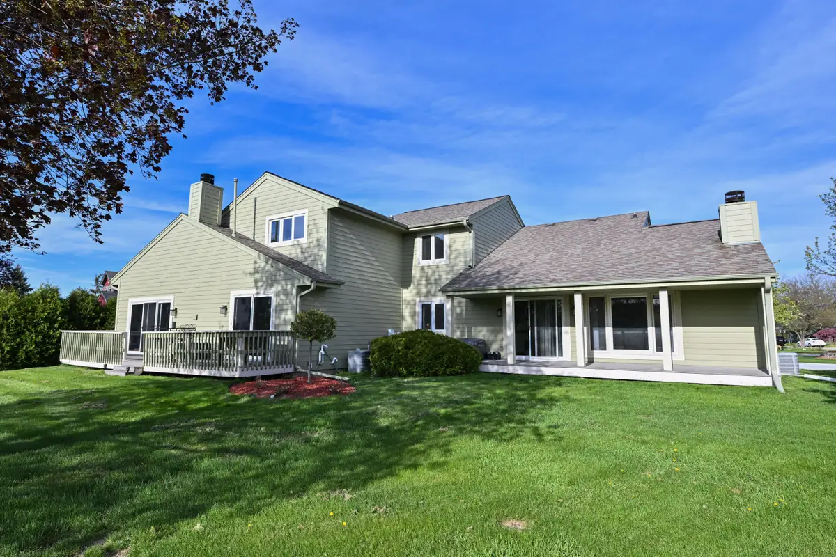 W167N11167 Queens Ct, Germantown, WI 53022 - #1