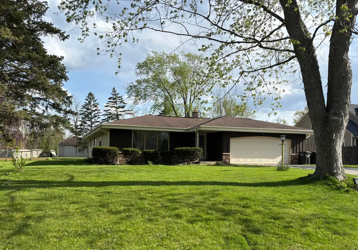 12329 W Larkspur Rd, Franklin, WI 53132 - #1