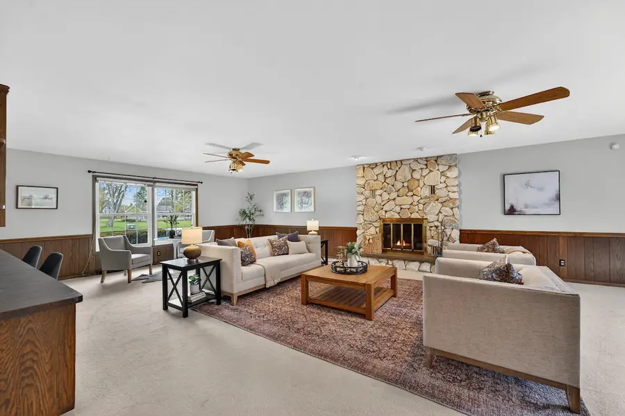 1634 W River Oaks Ln, Mequon, WI 53092 - #3