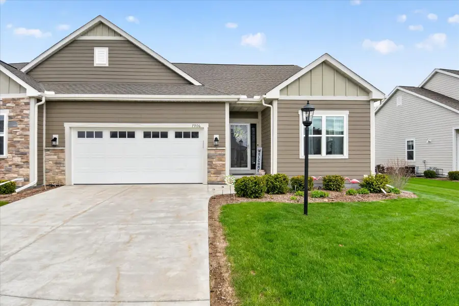 7906 W Park Circle Way S, Franklin, WI 53132 - #2