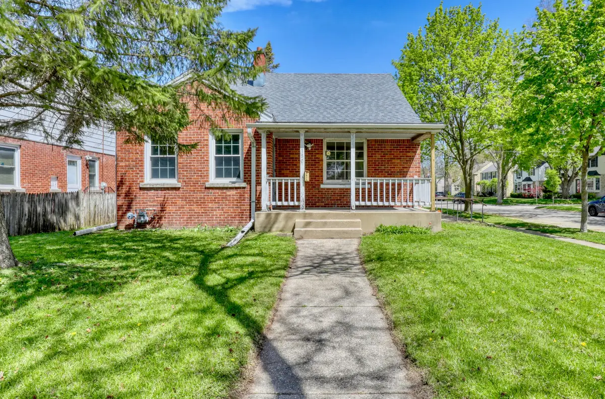 180 E Henry Clay St, Whitefish Bay, WI 53217 - #1