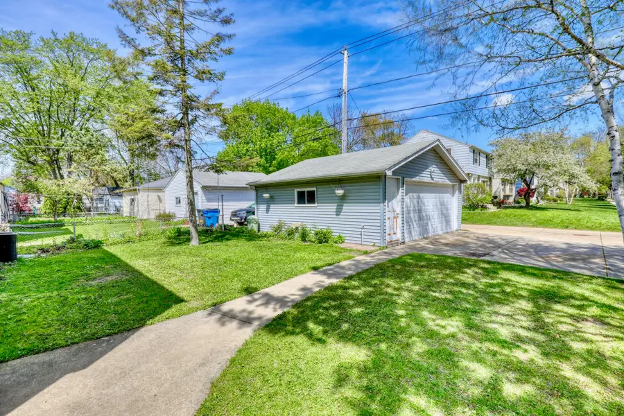 180 E Henry Clay St, Whitefish Bay, WI 53217 - #3