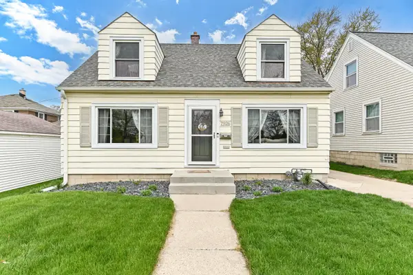 7926 W Wright St, Wauwatosa, WI 53213