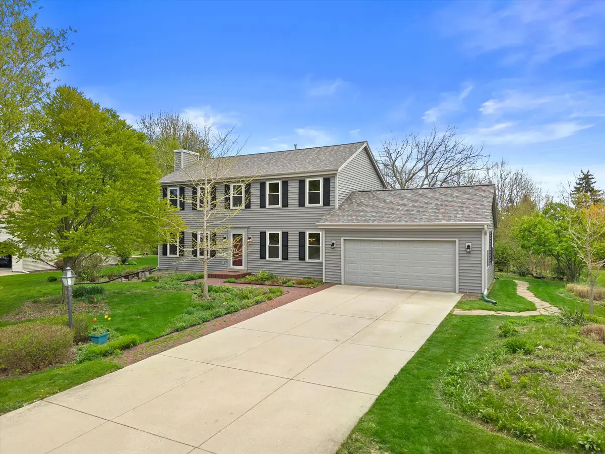 921 E Park Blvd, Oak Creek, WI 53154 - #1