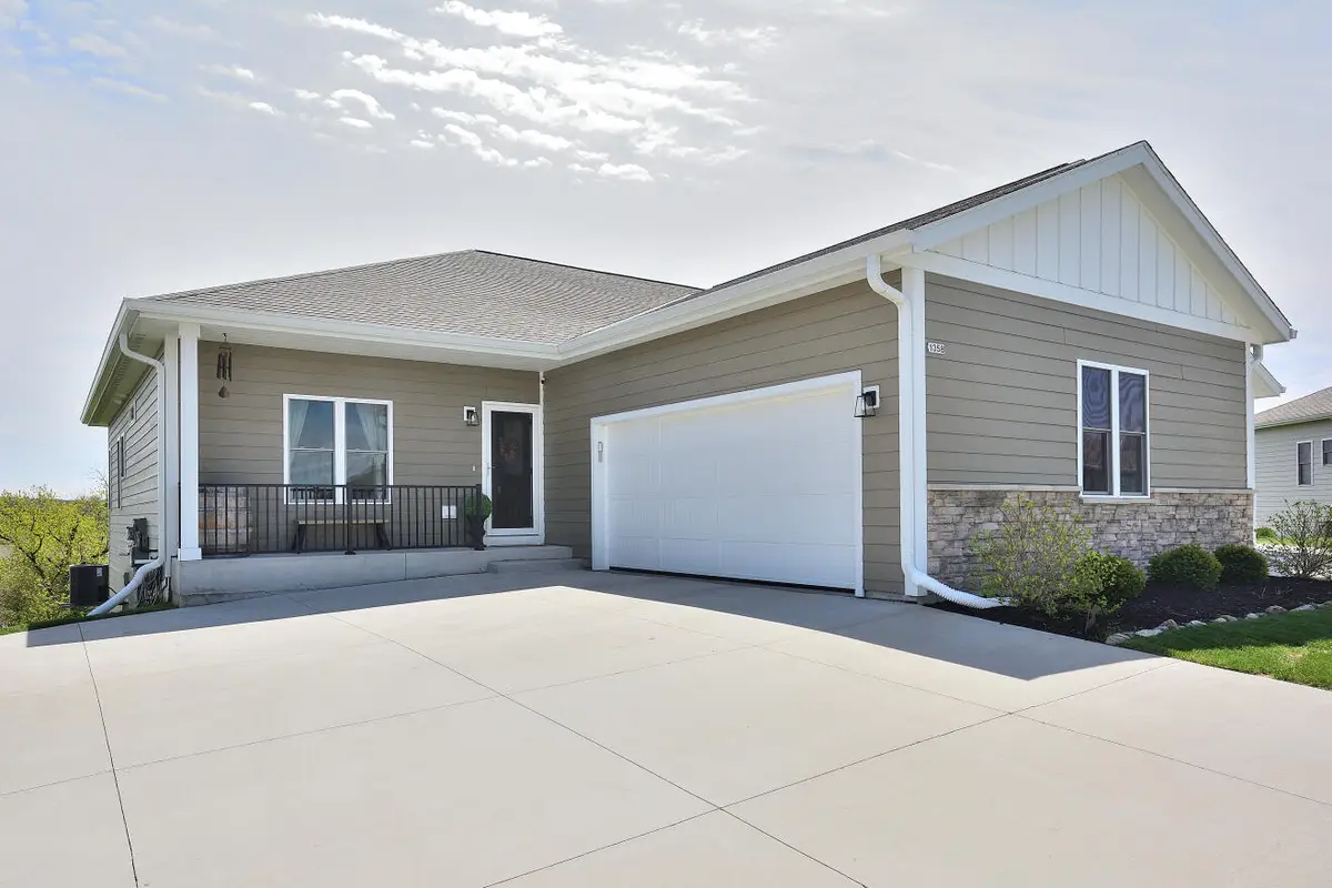 1358 Scenic Pointe Ct, Hartford, WI 53027 - #1