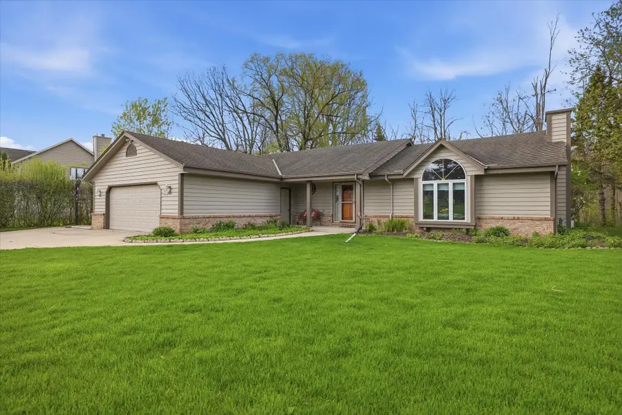 N68W14817 Prudence Dr, Menomonee Falls, WI 53051 - #2