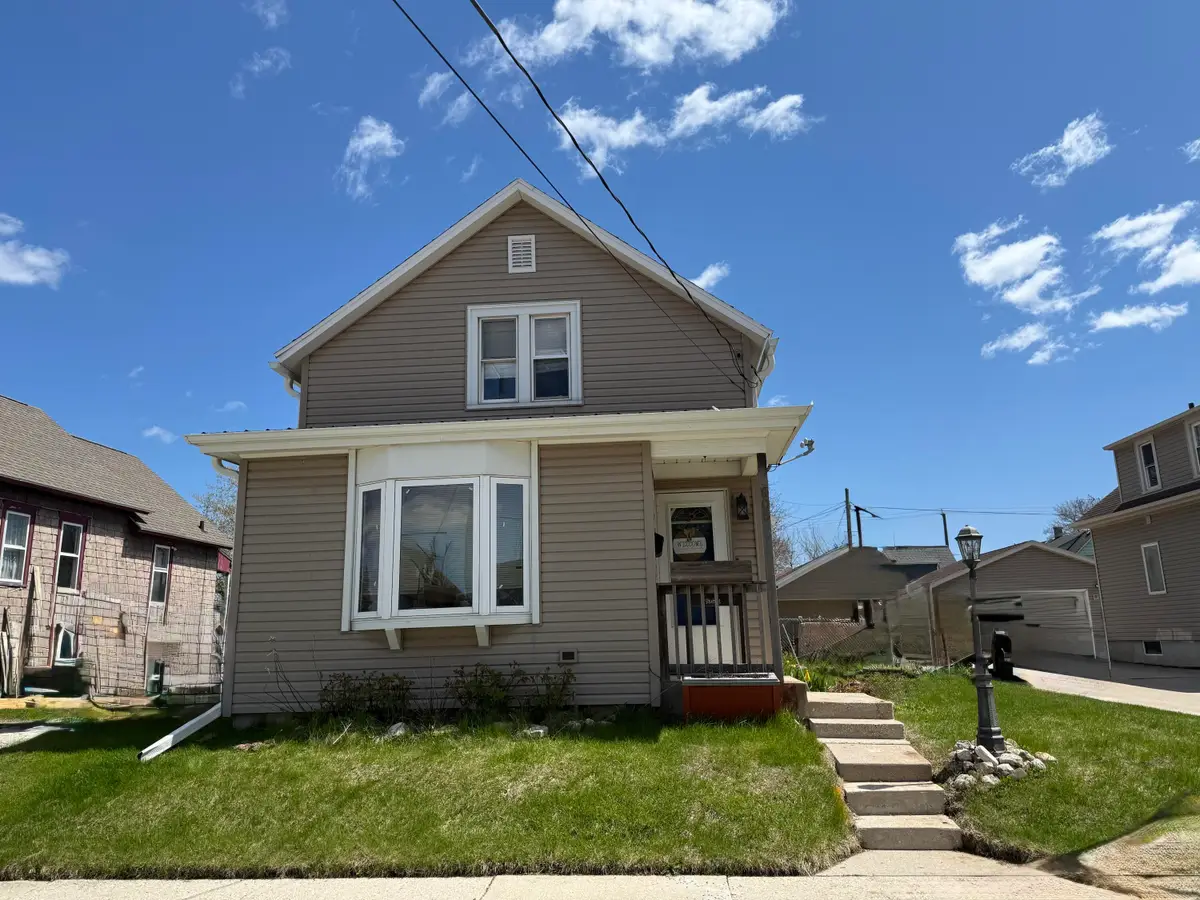 909 S 25th St, Manitowoc, WI 54220 - #1