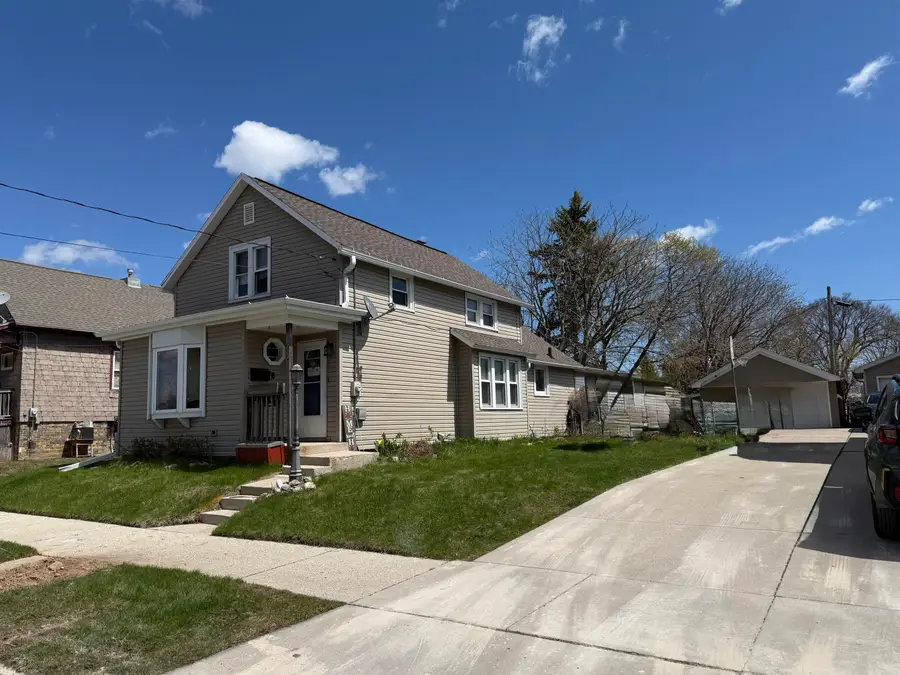 909 S 25th St, Manitowoc, WI 54220 - #2
