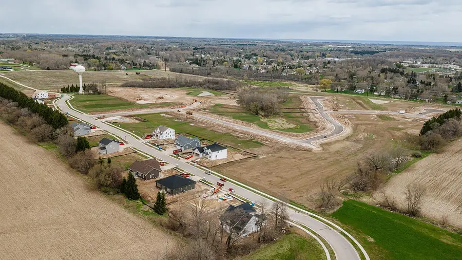 633 Hawks Ridge Rd, Grafton, WI 53024 - #2