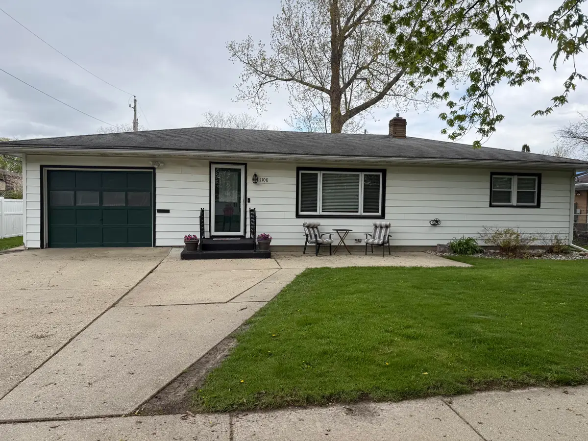1108 Mayfair Dr, Janesville, WI 53545 - #1