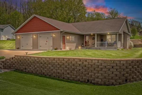 W3847 Harvey Ln, Farmington, WI 54644