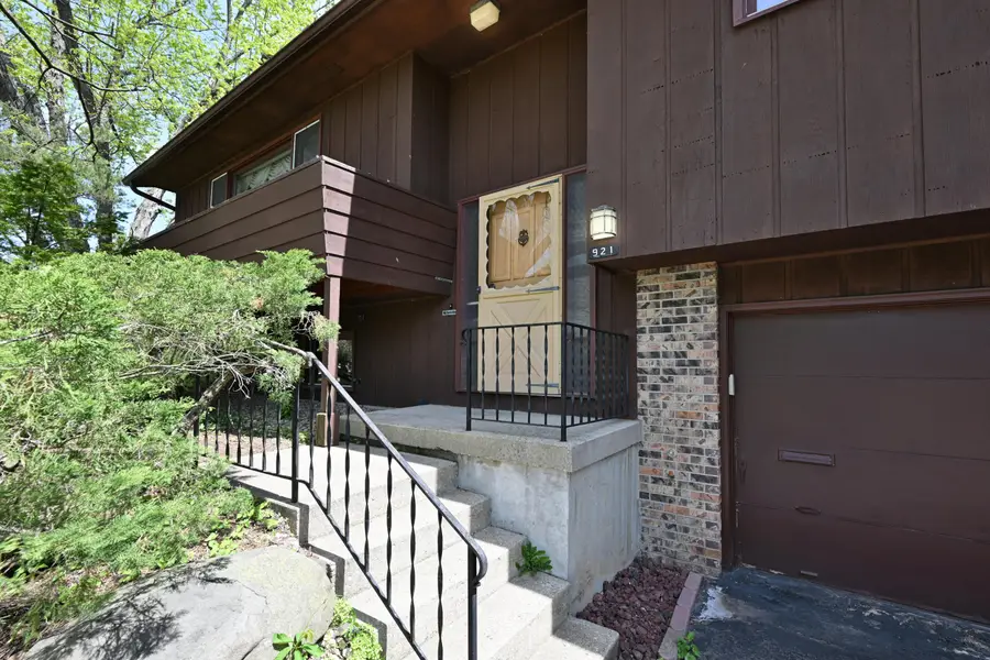 921 Greenwich Dr, Madison, WI 53711 - #2