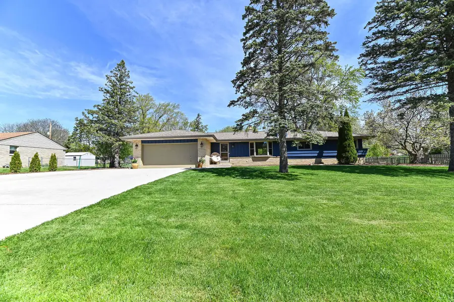 15860 Brookhill Dr, Brookfield, WI 53005 - #3
