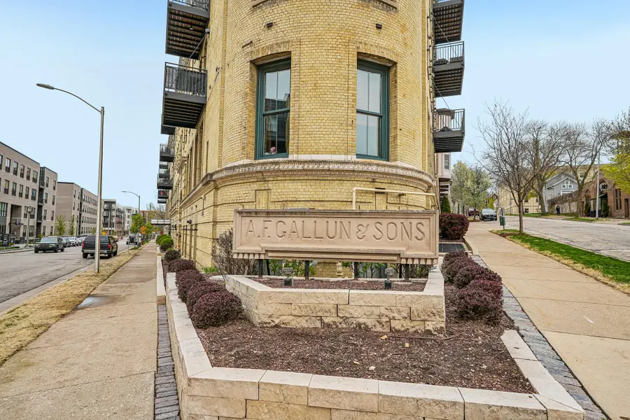 1818 N Water St, Milwaukee, WI 53202 - #2