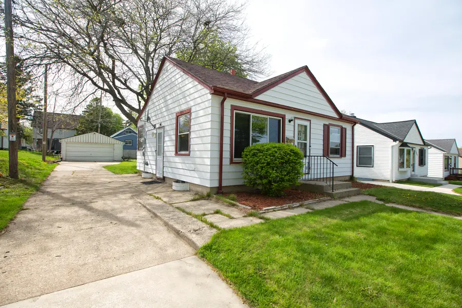 3559 S 1st Pl, Milwaukee, WI 53207 - #2