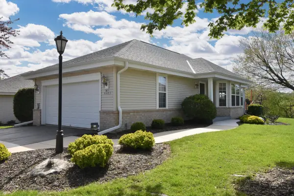 N97W14151 Knollcrest Cir, Germantown, WI 53022