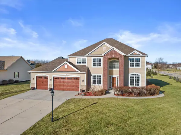 N42W22770 Beacon Ct, Pewaukee, WI 53072