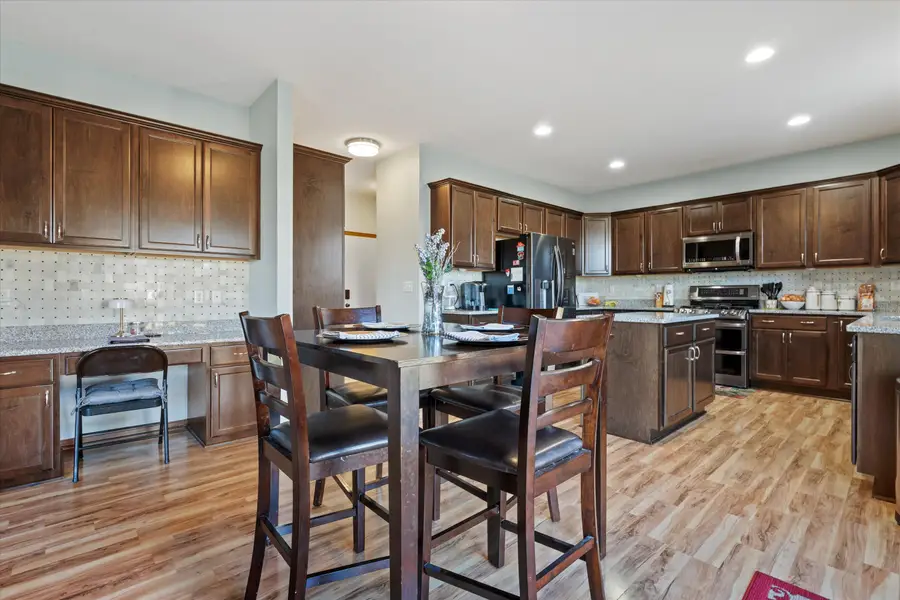 N42W22770 Beacon Ct, Pewaukee, WI 53072 - #3