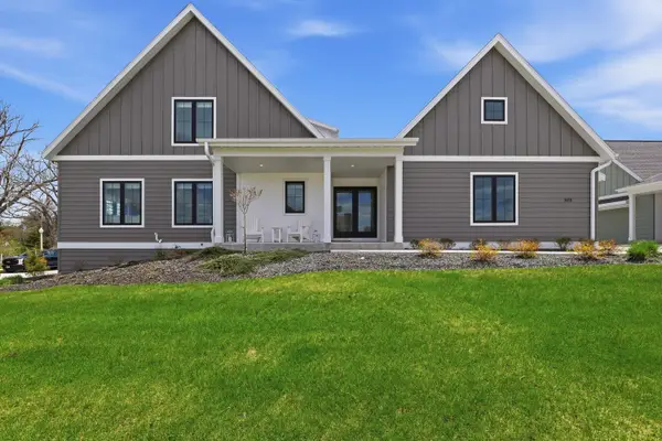 573 Meadow Cir E, Kohler, WI 53044