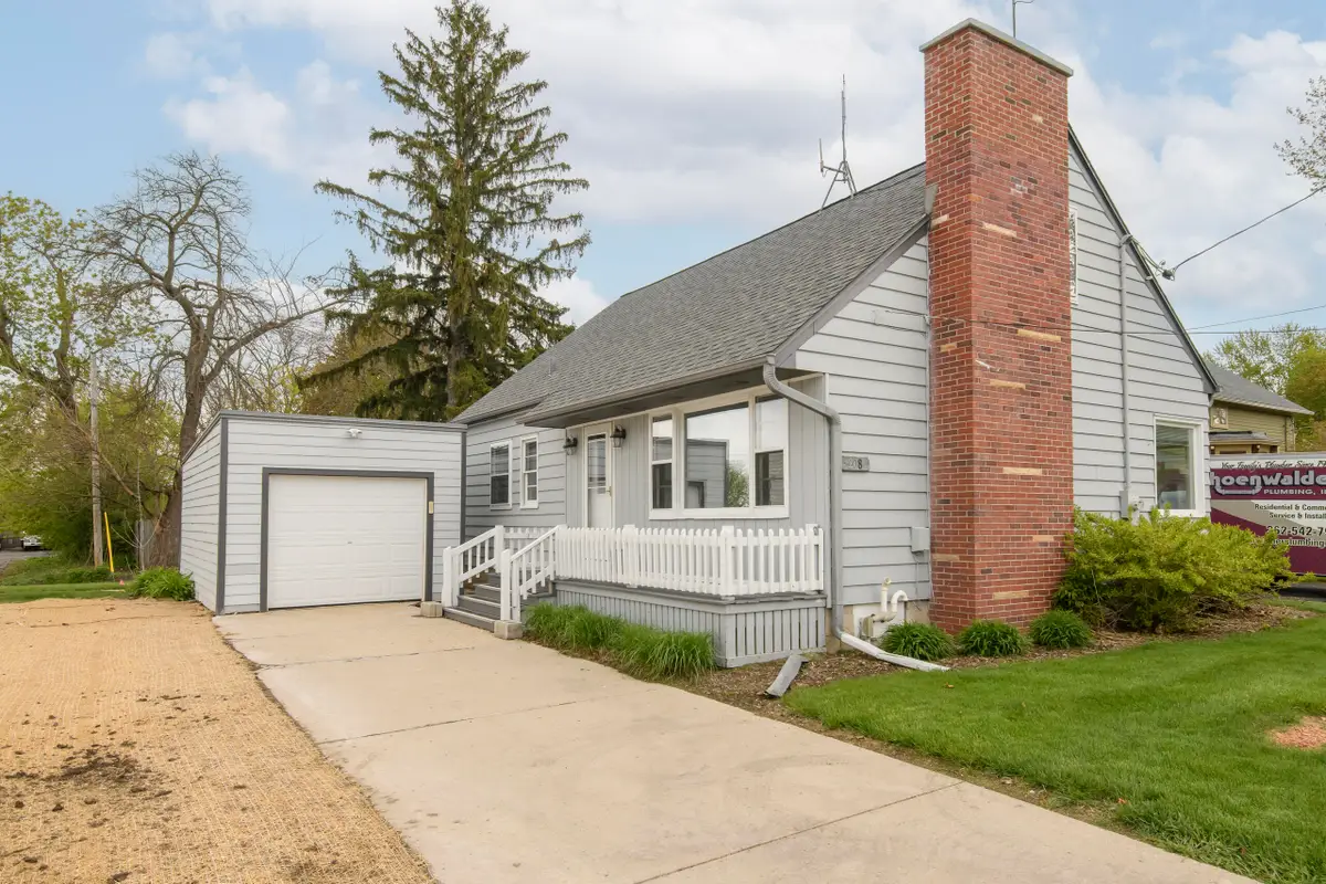 208 Wright St, Waukesha, WI 53186 - #1