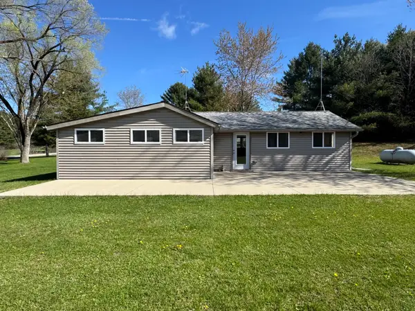 N4214 Dodge Rd, Manchester, WI 54615