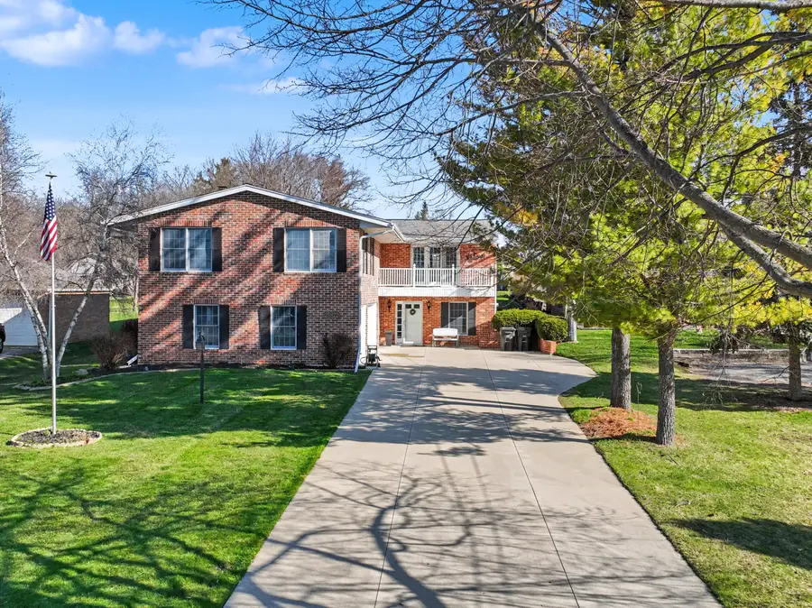 25922 W Loomis Rd, Wind Lake, WI 53185 - #2